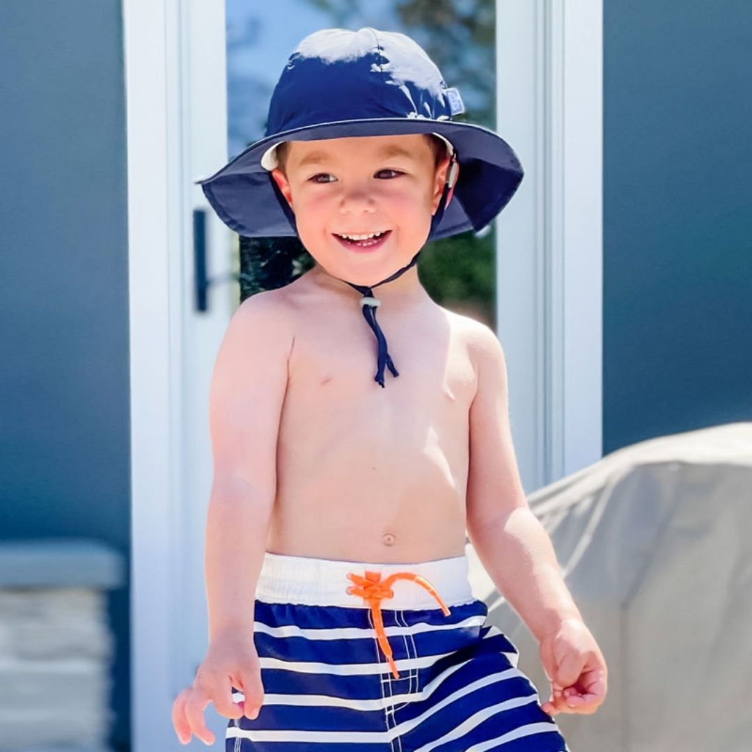 coton floppy hat on a baby boy
