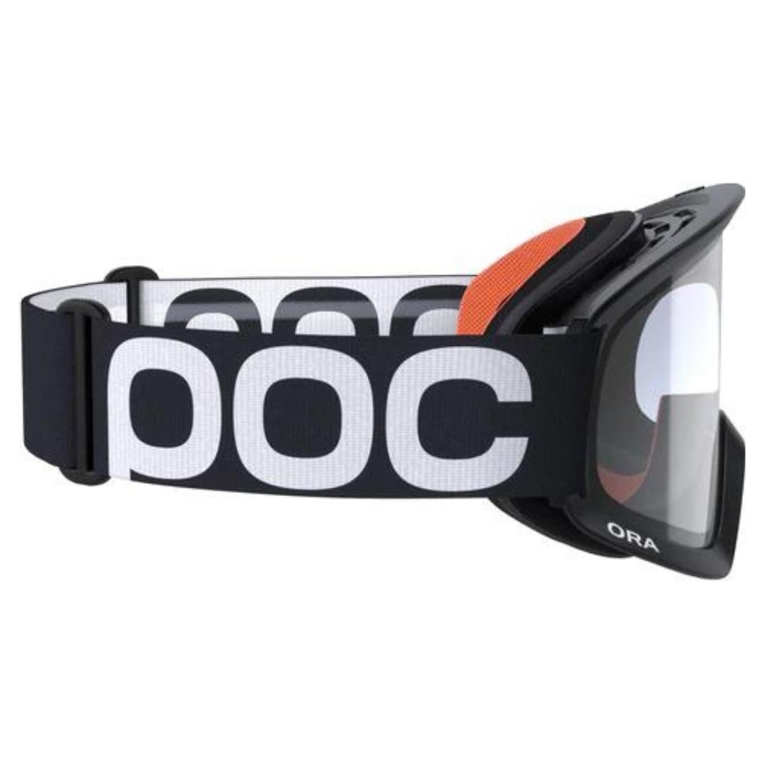 LUNETTE DE VÉLO POC ORA UNISEXE COULEUR URANIUM BLACK PROFIL DROIT DE LA LUNETTE AVEC LOGO POC SUR LA SANGLE