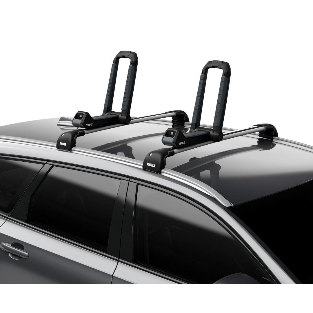 porte-kayak thule hull a port aero monté sur un automobile