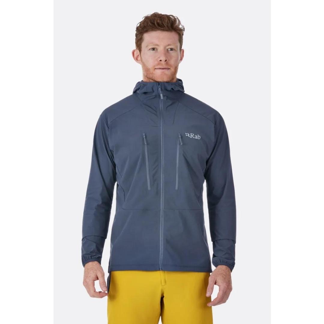 manteauj rab borealis pour homme couleur steel porté par un homme vu d'avant