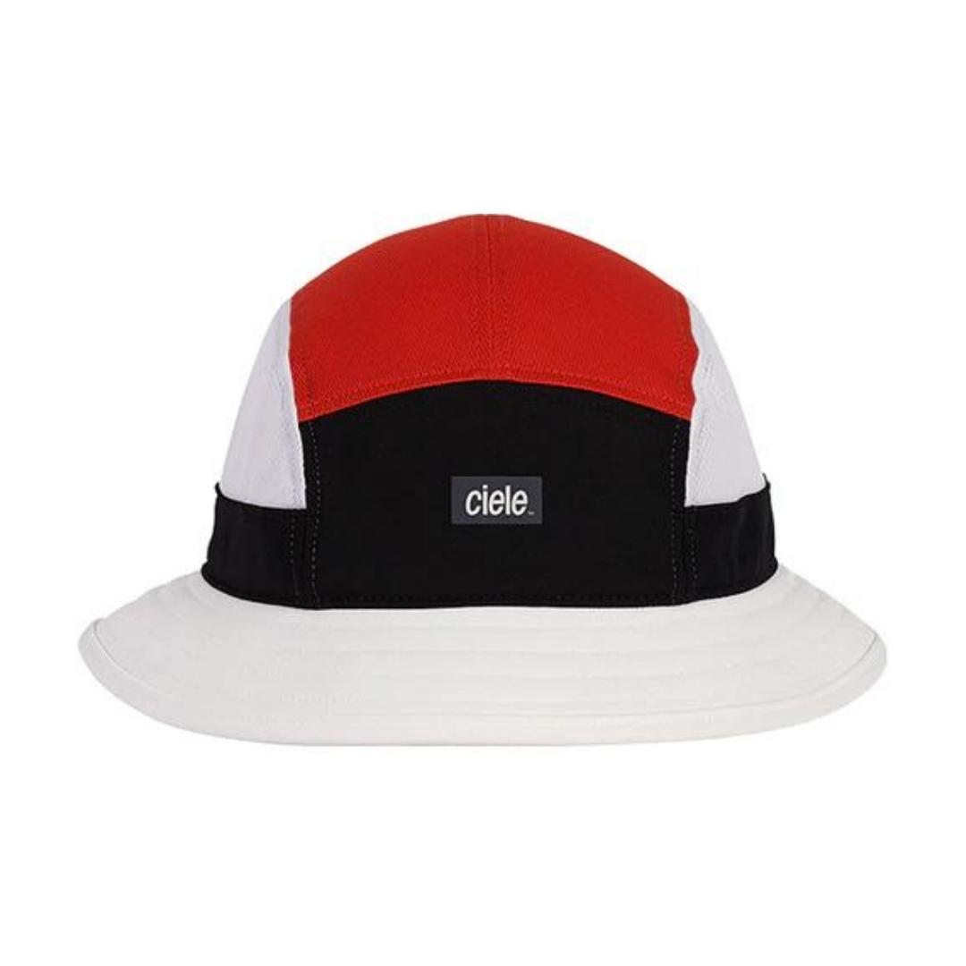 chapeau ciele athletics bucket hat standard small couleur equipe vue de l'avant du chapeau avec écritaux ciele en petit au devant.