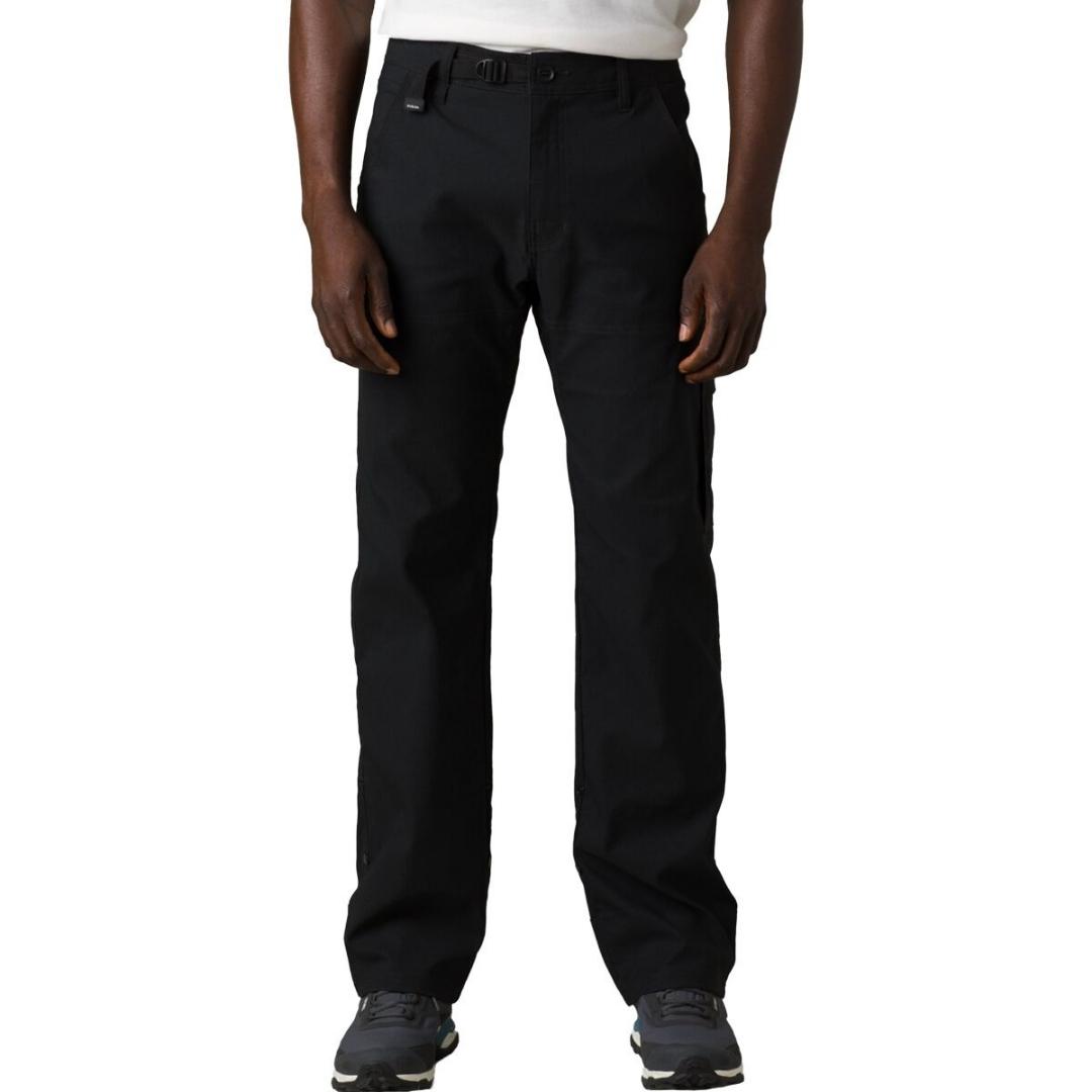 pantalon long stretch zion slim pant II pour homme couleur black porté par un homme vu de face avec une main dans la poche du pantalon à passants