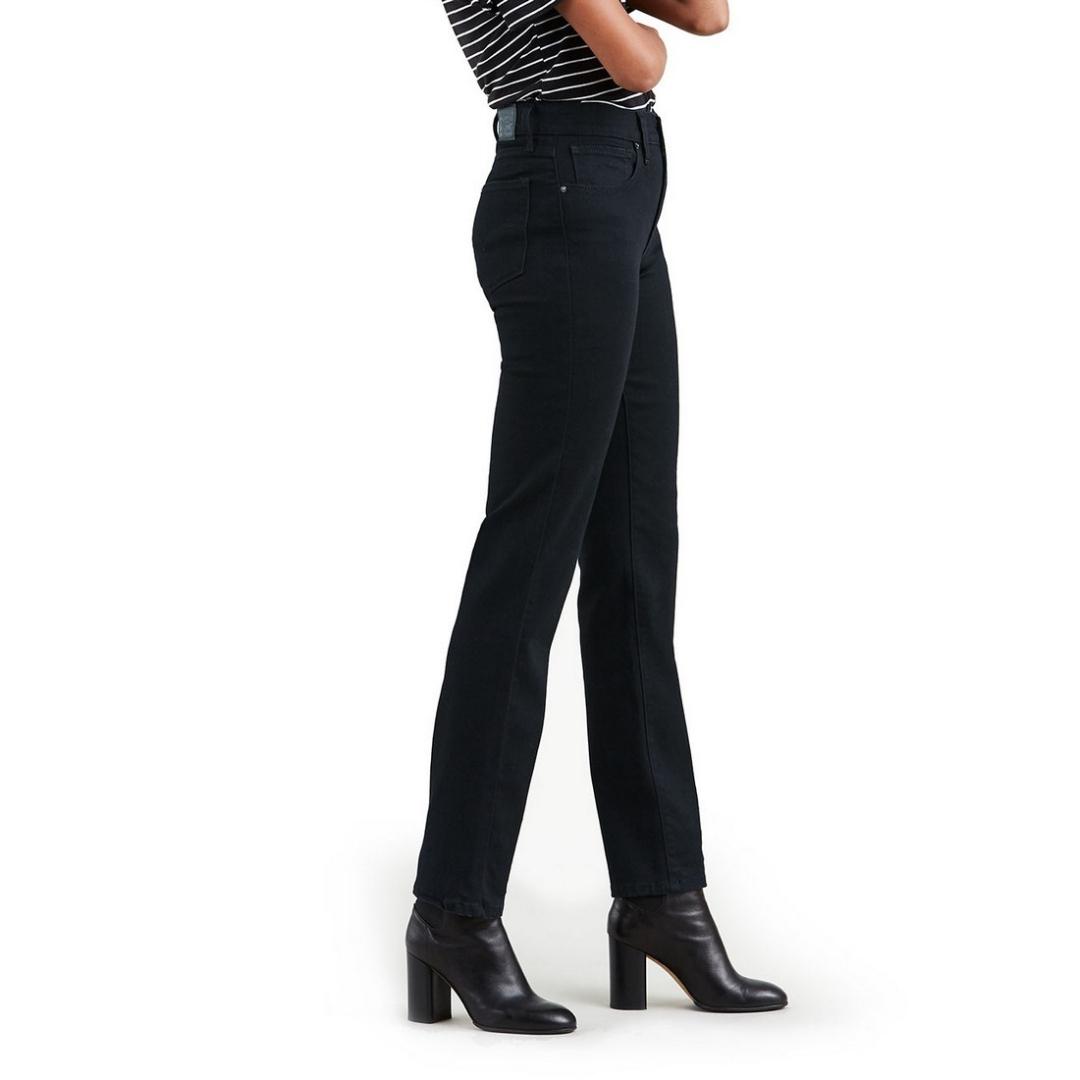 JEANS LEVI'S 728 HIGH RISE STRAITH POUR FEMME COULEUR 0016-SOFT BLACK PORTÉ PAR UNE FEMME VUEDE PROFIL DROIT DE LA TAILLE AUX PIEDS