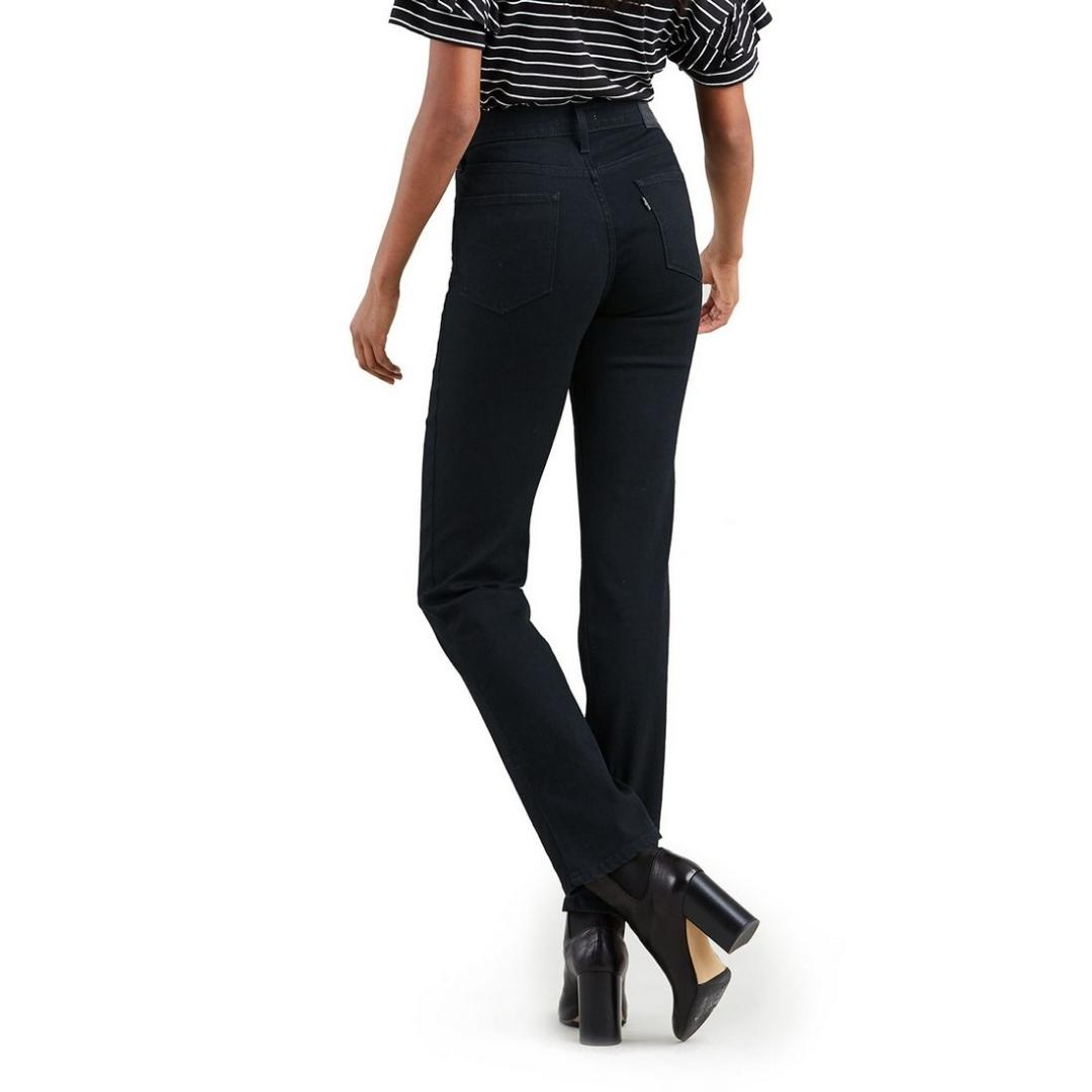 JEANS LEVI'S 728 HIGH RISE STRAITH POUR FEMME COULEUR 0016-SOFT BLACK PORTÉ PAR UNE FEMME VUE DE DOS D