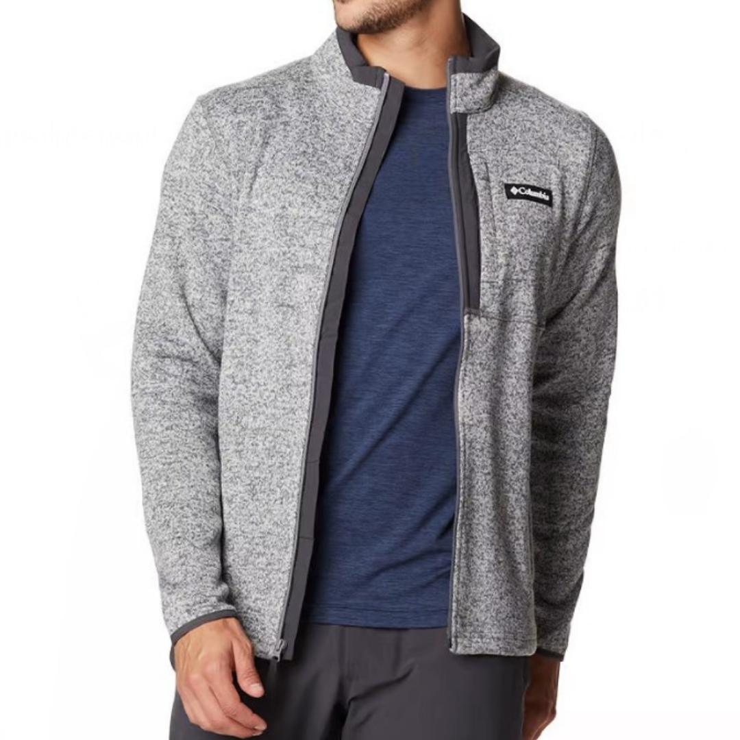 CHANDAIL EN LAINE POLAIRE COLUMBIA SWEATER WEATHER À FERMETURE ÉCLAIR POUR HOMME COULEUR CITY GREY HEATHER PORTÉ PAR UN HOMME VU DE FACE AVEC LE CHANDAIL OUVERT