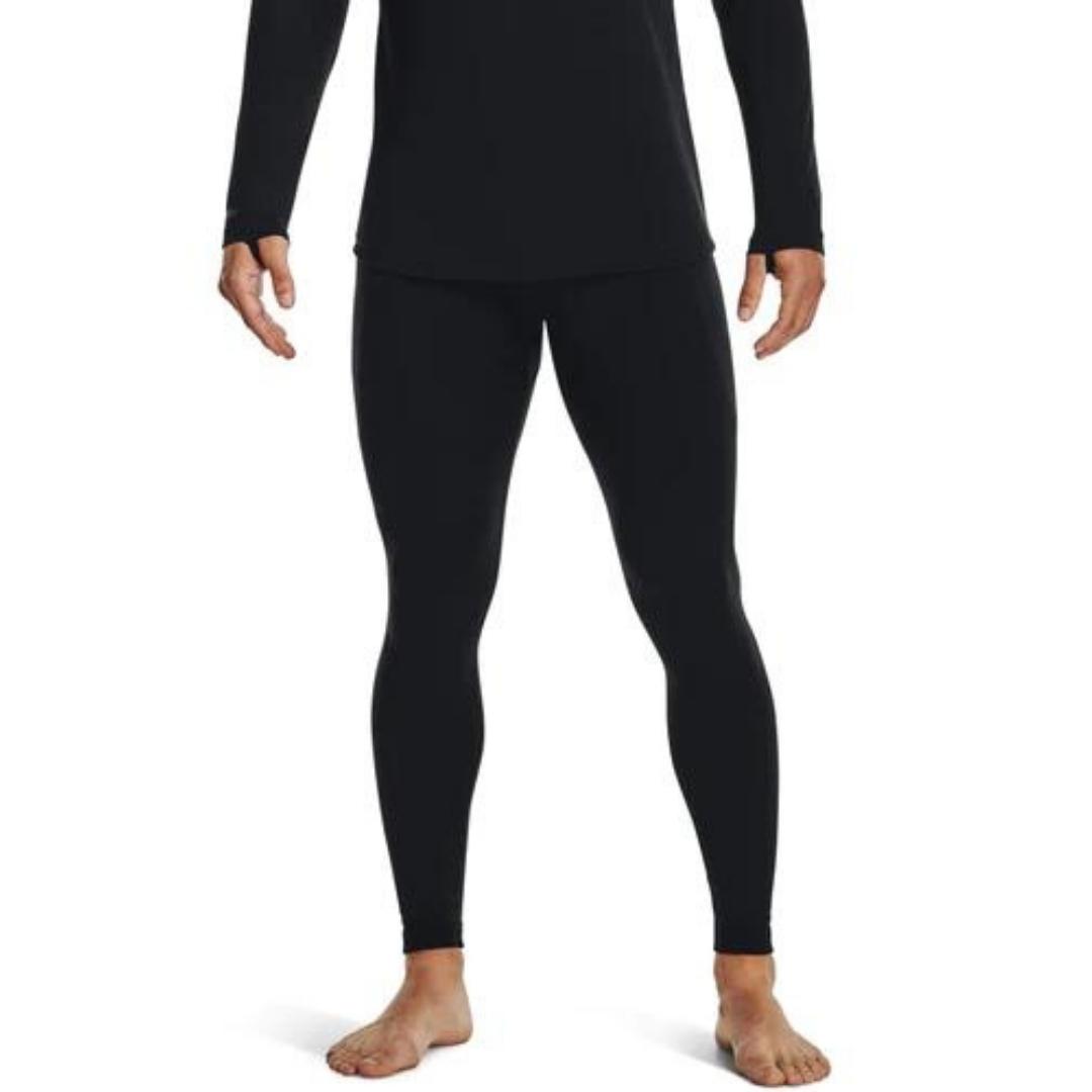 LEGGING LONG UNDER ARMOUR COLDGEAR BASE 2.0 POUR HOMME couleur black/pitch gray porté par un homme vu de la poitrine aux pieds avec le legging moulant