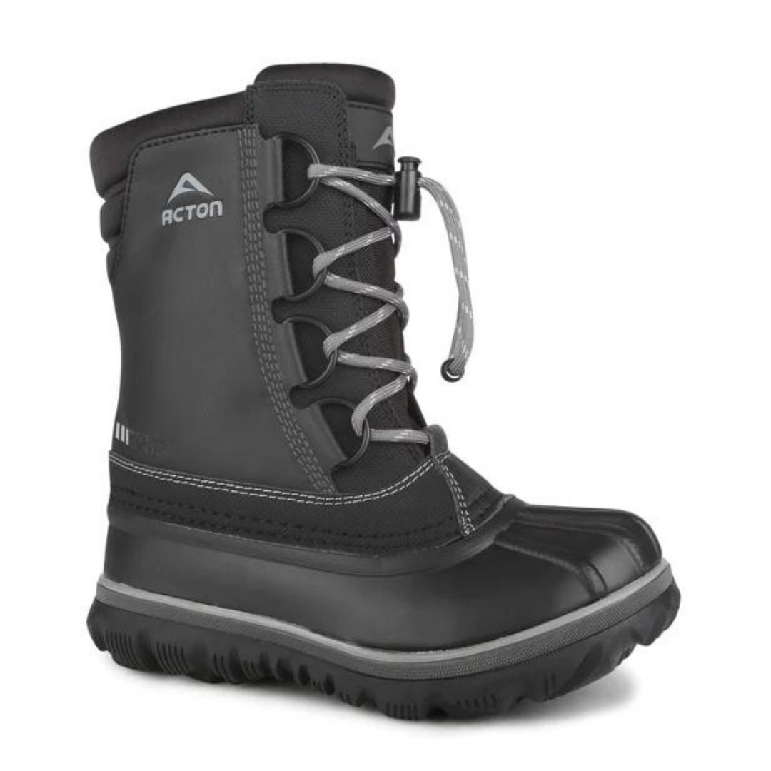 BOTTE D'HIVER ACTON ROCK POUR ENFANT (JUNIOR 10-8) couleur J11-NOIR vue du profil/avant droit de la botte droite avec semelle en caoutchouc