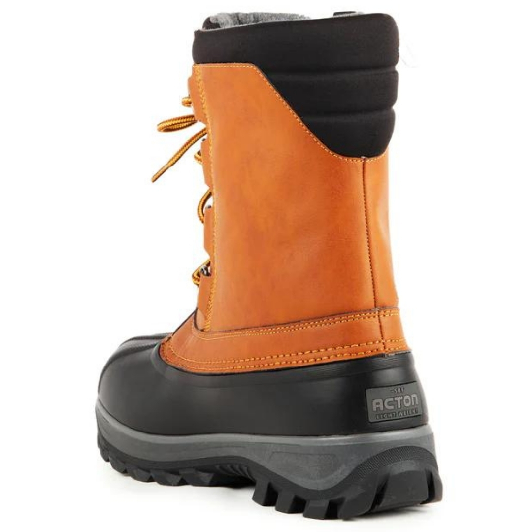 BOTTE D'HIVER ACTON YUKON POUR HOMME couleur M12-TAN vue de l'arrière de la botte droite avec ACTON imprimé dans le caoutchouc