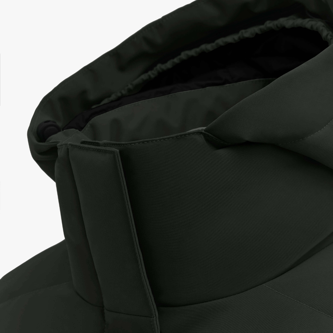 PARKA EN DUVET QUARTZ CO CHLOE POUR FEMME COULEUR VERT BOUTEILLE GROS PLAN SUR LE COL DE LA PARKA