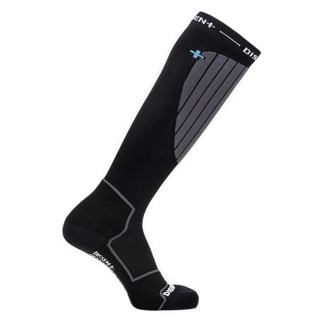 BAS DE COMPRESSION DISSENT GFX COMPRESSION HYBRID DLX-WOOL couleur noir, gris, blanc et bleu vue du bas en entier avec la pointe des orteils au sol et talon levé