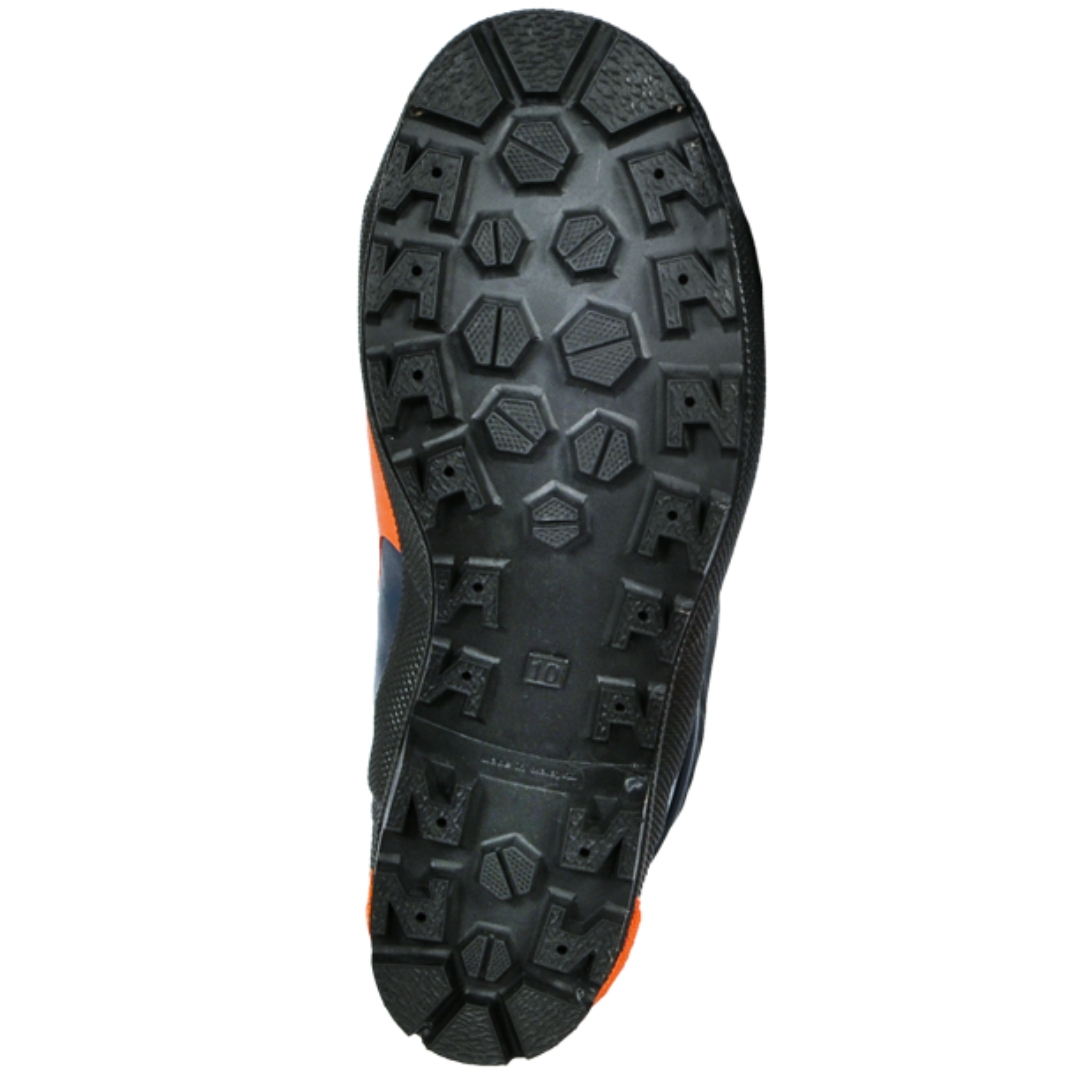 BOTTE FORESTIÈRE VIKING BUSHMASTER POUR HOMME VUE DE LA SEMELLE D'USURE DE LA BOTTE AVEC DES GROS CRAMPONS