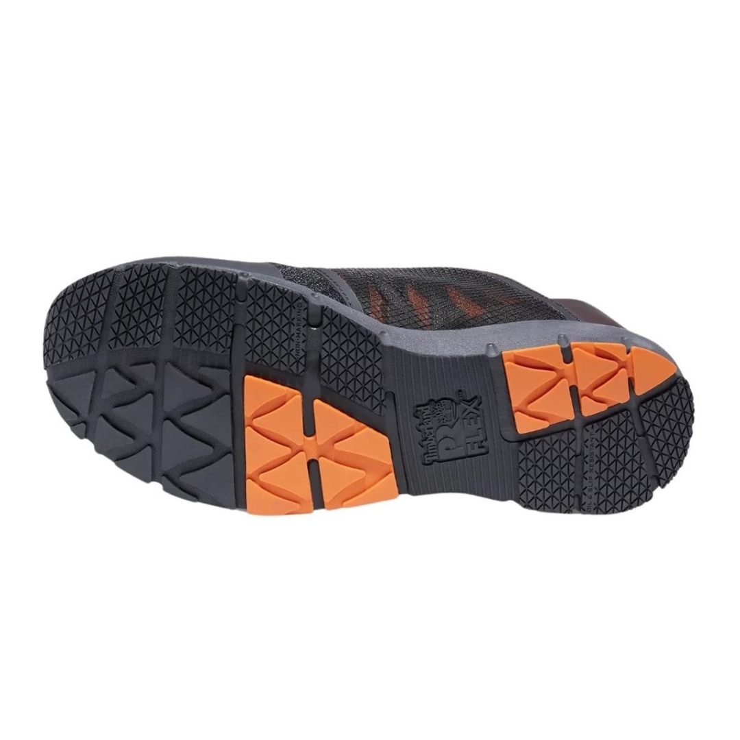 CHAUSSURE DE SÉCURITÉ TIMBERLAND PRO RADIUS CSA POUR HOMME couleur black vu de la chaussure noire et orange vue de la semelle d'usure noire et orange également