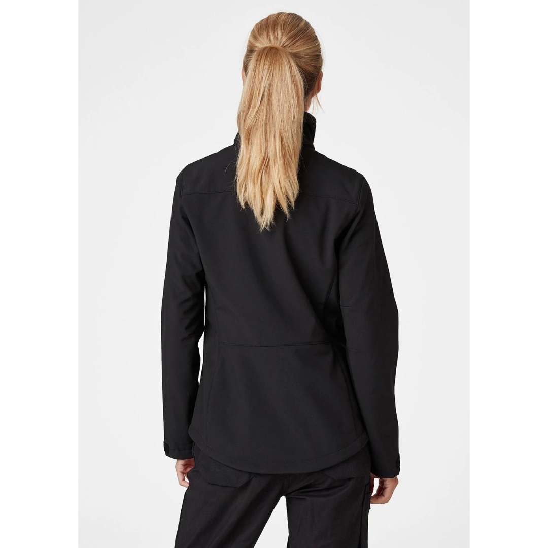 MANTEAU DE TRAVAIL HELLY HENSEN LUNA SOFTSHELL POUR FEMME porté par une femme vue de dos manteau entièrement noir