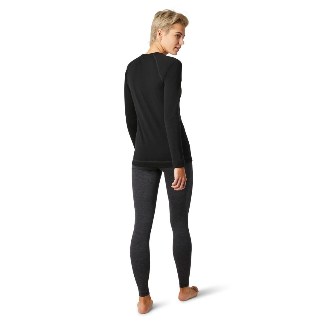 HAUT COUCHE DE BASE SMARTWOOL MERINO 250 COL ROND POUR FEMME PORTÉ PAR UNE FEMME VUE DE DOS
