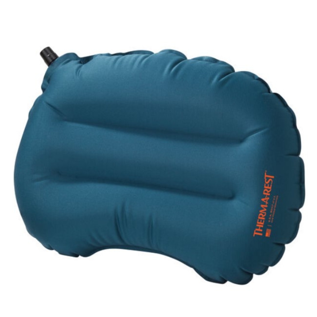 OREILLER DE CAMPING THERM-A-REST AIRHEAD LITE COULEUR DEEP PACIFIC OREILLER GONFLÉ VU DE BIAIS AVEC LA FORME PRÉVUE POUR S'AJUSTER PARFAITEMENT À VOTRE SAC DE COUCHAGE