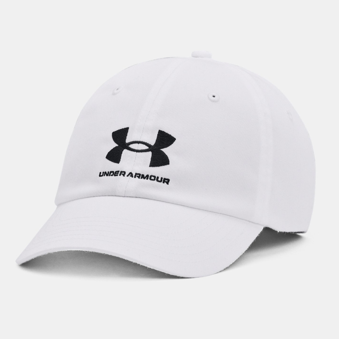 CASQUETTE UNDER ARMOUR UA FAVORITE POUR FEMME couleur 100-WHITE/BLACK vue de l'avant logo et nom under armour brodé à plat sur les deux panneaux avants en noir sur la casquette entièrement blanche