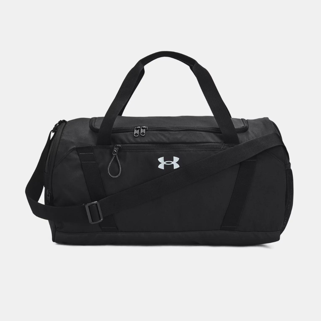 SAC DE SPORT UNDER ARMOUR UNDENIABLE SIGNATURE POUR FEMME couleur 001-BLACK/METALLIC HARBOR BLUE vue de face sac entrièrement noir avec un logo Under Armour en bleu métallique au centre en haut du sac