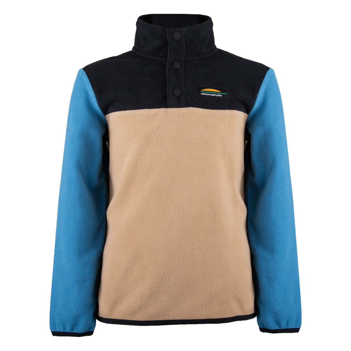 Le CHANDAIL POLAIRE CHLOROPHYLLE NILAS POUR ENFANT (2 À 6) présente un col montant, des boutons pression, un corps beige, des épaules et un haut de poitrine noirs, des manches bleu vif et un petit logo brodé sur la poitrine gauche.
