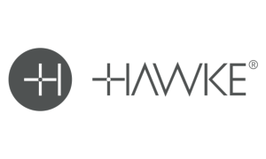 Logo comportant le mot « HAWKE » en lettres grises stylisées, avec un emblème circulaire à gauche contenant un dessin symétrique de deux lignes horizontales et de deux lignes verticales se croisant en un point central.