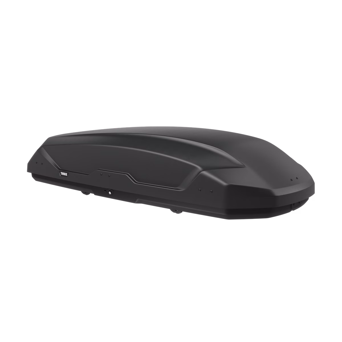 Le COFFRE DE TOIT THULE PULSE 2 (LARGE) est un coffre de toit noir au design aérodynamique pour véhicules, qui augmente la capacité de stockage et réduit la résistance au vent. Illustré sur un fond blanc uni.