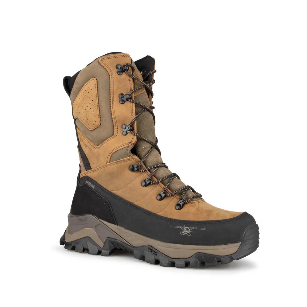 Chaussure de randonnée haute et robuste, de couleur marron et noire, avec des semelles épaisses, un soutien élevé de la cheville et des lacets sûrs, conçue pour une utilisation en extérieur.