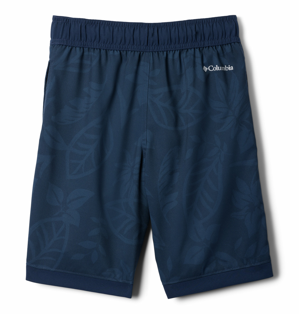 Short bleu marine avec un motif de feuilles subtil, une taille élastique et le logo Columbia imprimé en blanc sur le côté supérieur gauche.