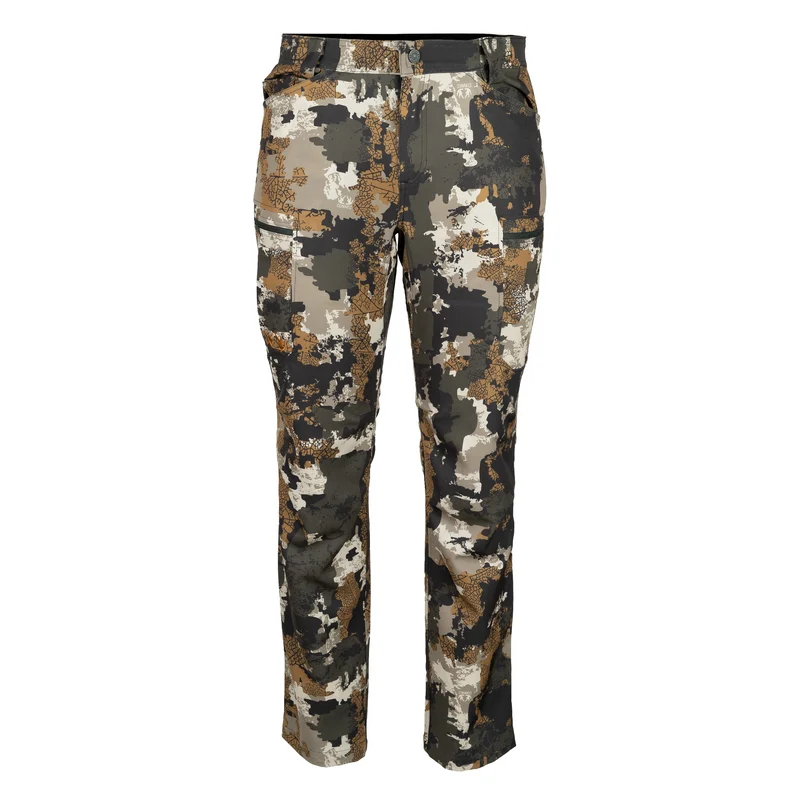 Pantalon « PROSPECTION CAMO POANTS » de W’S : un pantalon cargo camouflage doté de poches à fermeture éclair et d’une fermeture à boutons.