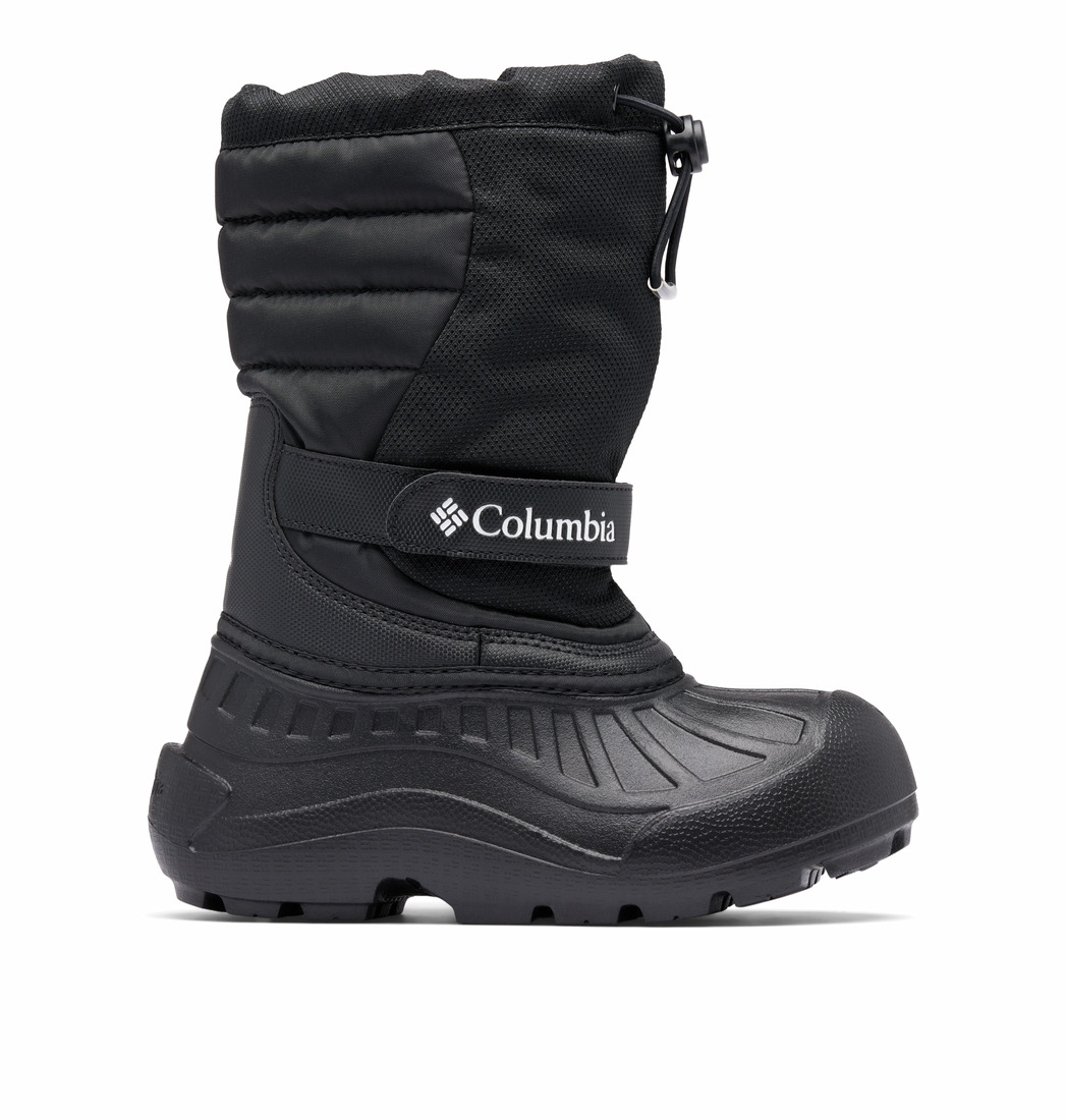 Une botte d'hiver Columbia noire avec une épaisse semelle en caoutchouc, une bande velcro, une partie supérieure matelassée et une fermeture étanche sur le dessus, conçue pour les conditions froides et enneigées.