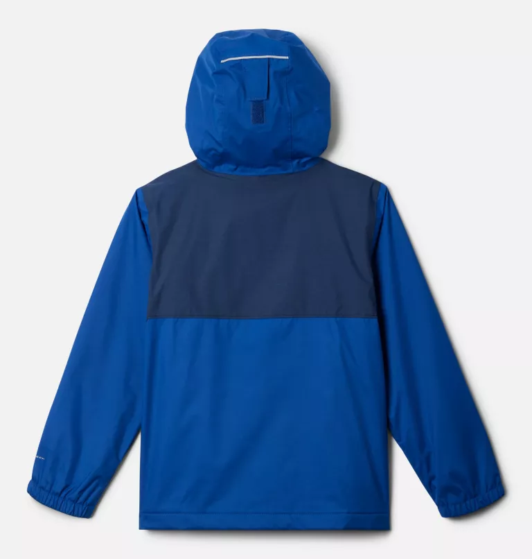 Une veste bleue avec un empiècement et une capuche bleu foncé est présentée sur un fond uni. Elle est dotée de poignets élastiques et d'une bande réfléchissante sur la capuche.