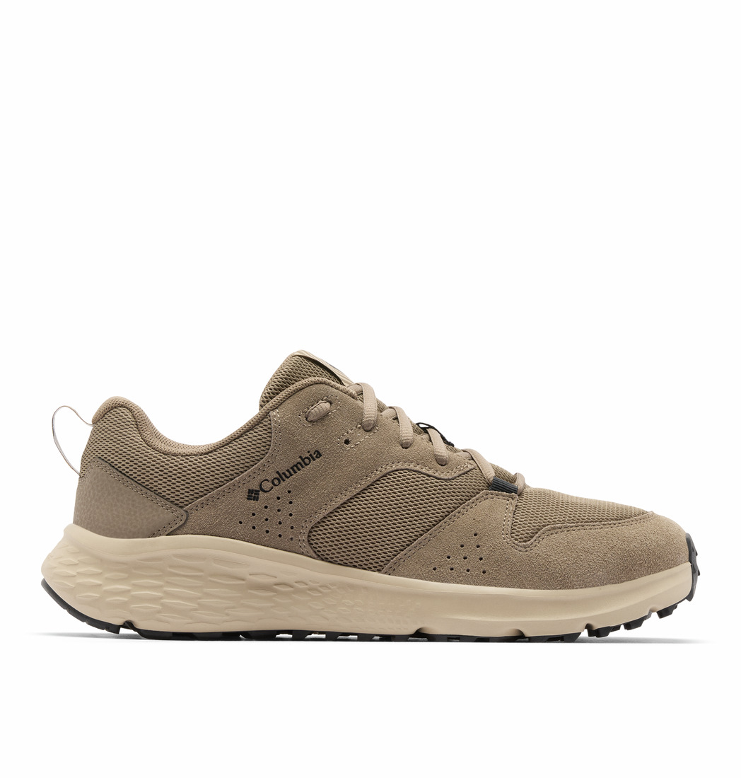 Chaussure de sport Tan BENSON II WIDE, dotée d'une tige en mesh et en daim, d'une fermeture à lacets, d'une semelle texturée et d'une languette au talon, présentée de profil sur fond blanc.