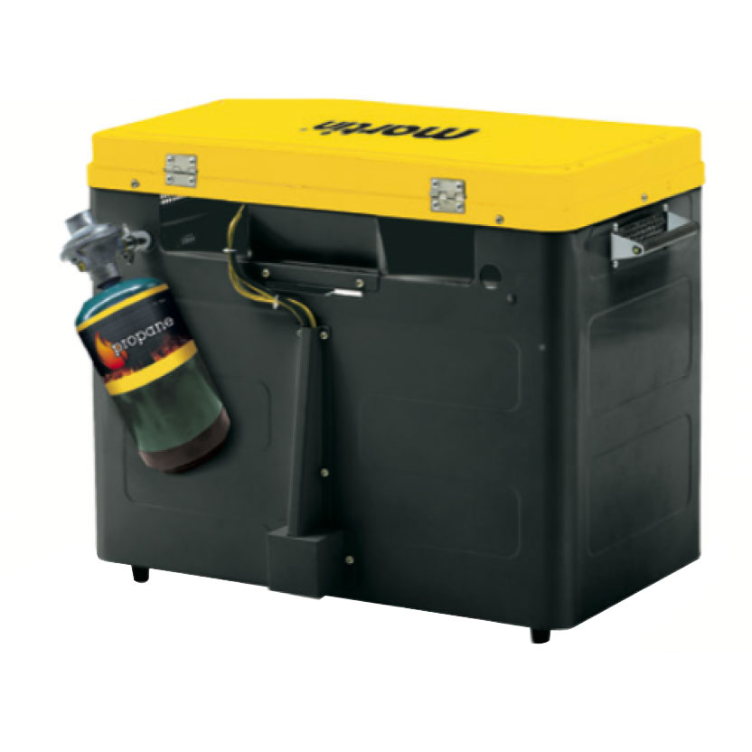 Une glacière portable noire et jaune avec un petit réservoir de propane fixé sur le côté. La boîte est dotée d'une poignée robuste et de fermoirs métalliques sur le couvercle.