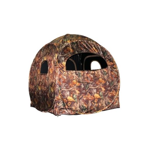 Tente pop-up à motif de camouflage avec trois fenêtres, conçue pour une utilisation en extérieur telle que la chasse ou le camping, représentée sur un fond blanc.