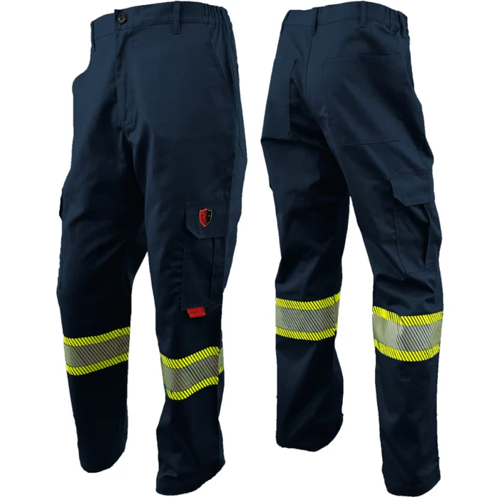 Pantalon de travail bleu marine avec poches cargo et bandes réfléchissantes jaunes autour de la partie inférieure des jambes, vu de face et de dos sur fond blanc.