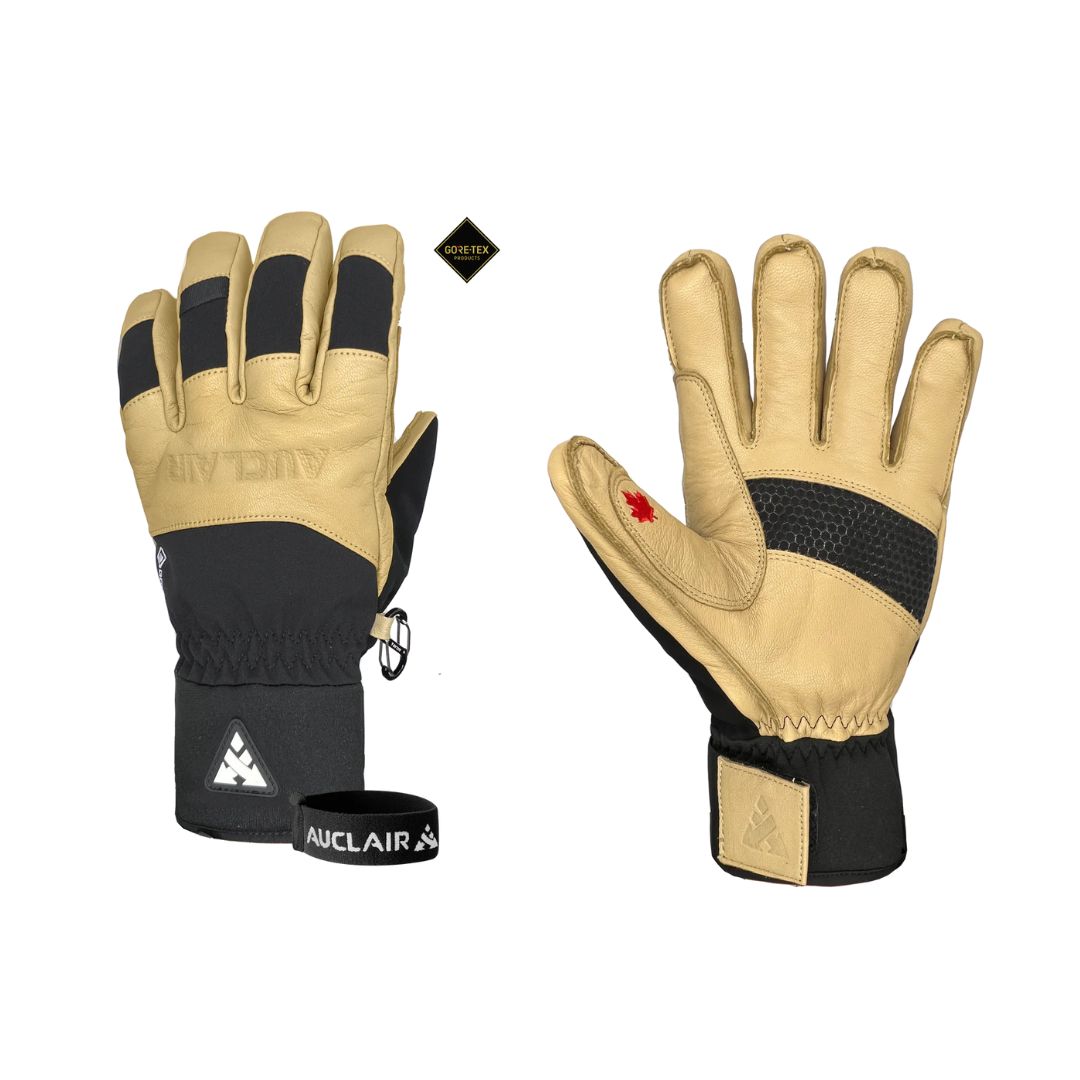 Paire de gants Auclair beige et noir avec paumes et bouts de doigts renforcés, poignets réglables et logo Gore-Tex. L'un des gants montre le côté de la paume avec une pièce rouge près du pouce.
