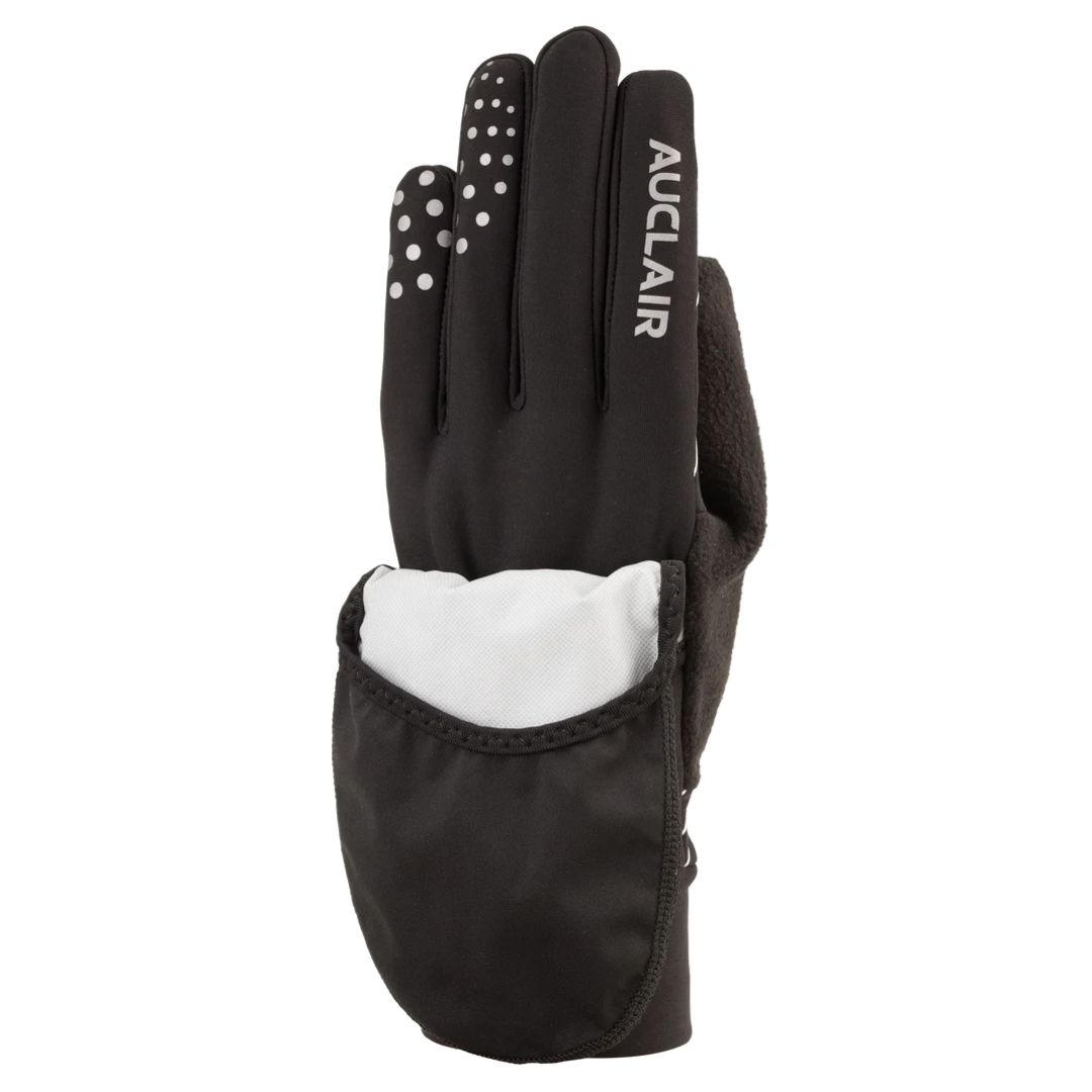 Gant noir avec un écusson blanc sur la paume et le mot "AUCLAIR" écrit au dos, avec des points texturés au bout des doigts pour une meilleure adhérence.