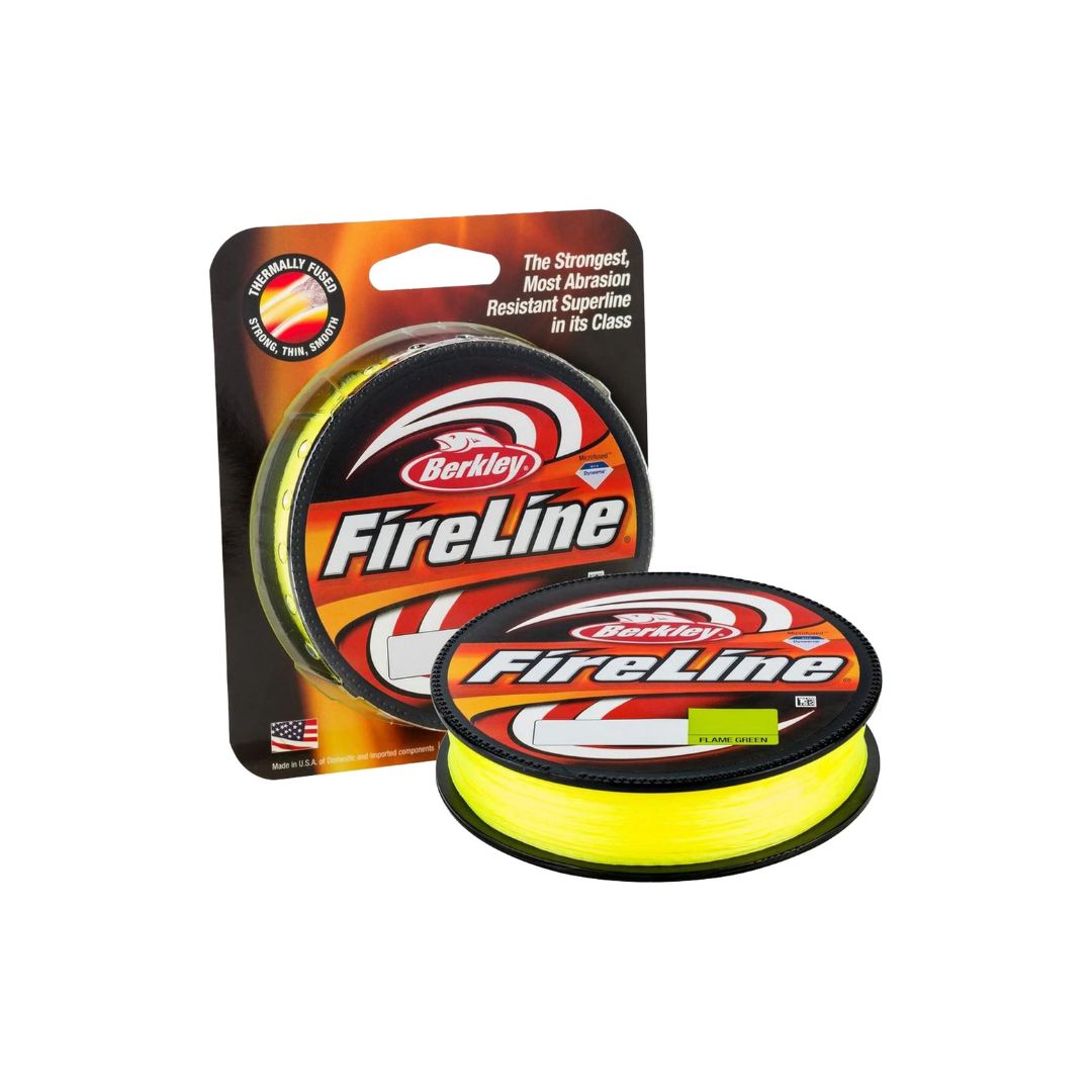 Un emballage et une bobine de fil de pêche Berkley FireLine jaune vif, étiqueté comme "Le fil superline le plus fort et le plus résistant à l'abrasion de sa catégorie", présenté sur un fond blanc.