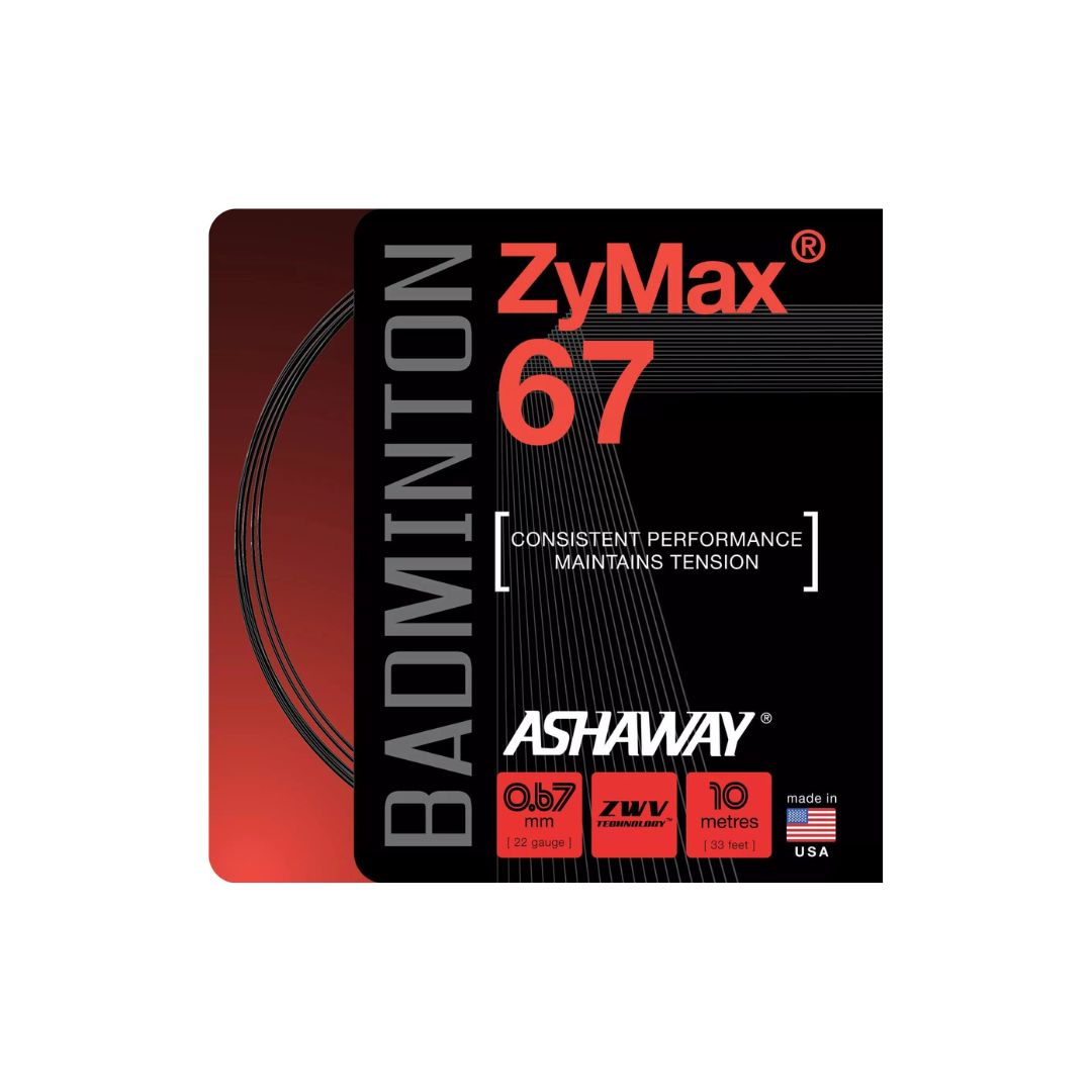 Emballage du cordage de badminton Ashaway ZyMax 67, avec un design rouge et noir, une jauge de 0,67 mm, une longueur de 10 mètres et le texte "performance constante, maintien de la tension".