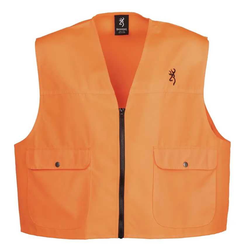Le gilet de sécurité VEST SAFETY JUNIOR BLAZE XL est un gilet de sécurité de couleur orange vif, doté d'une fermeture éclair noire au centre, de deux poches avant à rabats boutonnés et d'un petit logo noir représentant une tête de cerf sur la poitrine gauche. Le gilet est présenté sur fond blanc.