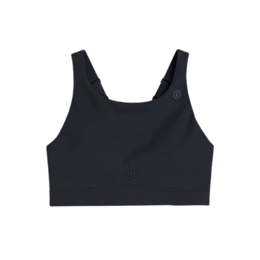 La BRASSIÈRE D'ENTRAINEMENT CIELE SPDBRA est une brassière de sport noire avec de larges bretelles, une encolure dégagée, de petits trous d'aération près du bas de l'avant et un logo circulaire sur le côté supérieur gauche.