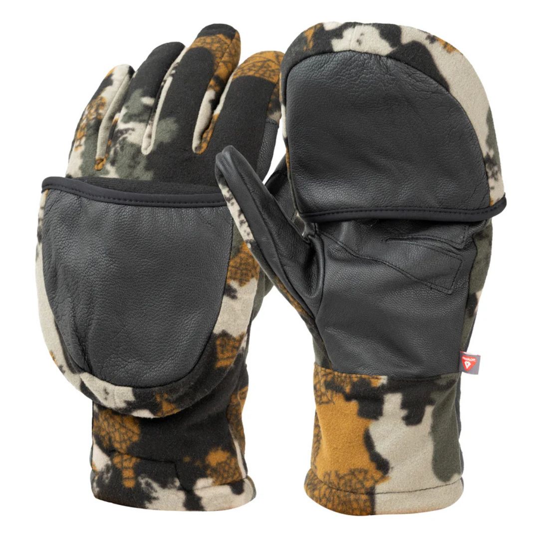 Une paire de gants avec un motif camouflage et des patchs de paume en cuir noir. Les gants sont présentés avec une paume tournée vers l'avant et l'autre vers l'arrière, ce qui met en évidence le design et le matériau.