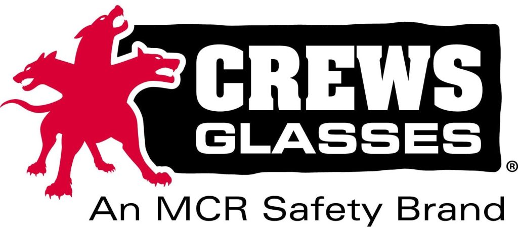 Logo de Crews Glasses : un chien rouge à trois têtes et un texte blanc en gras sur fond noir : « CREWS GLASSES ». En dessous, on peut lire « Une marque de sécurité MCR » en noir.