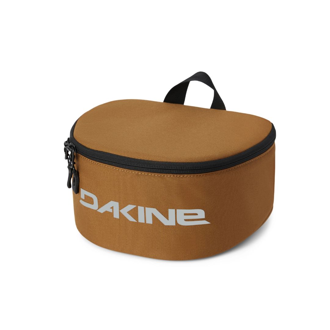 Sac Dakine rond et marron avec fermeture éclair noire et petite poignée noire sur le dessus. Le nom de la marque "DAKINE" est imprimé en blanc sur le côté.