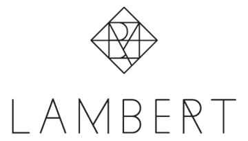 Logo minimaliste composé d'un losange géométrique entourant des lignes et des lettres qui s'entrecroisent, au-dessus de "FEM LAMB SAC VALENTINA" en majuscules, dans une police de caractères moderne sans empattement. Le dessin est noir sur fond clair.