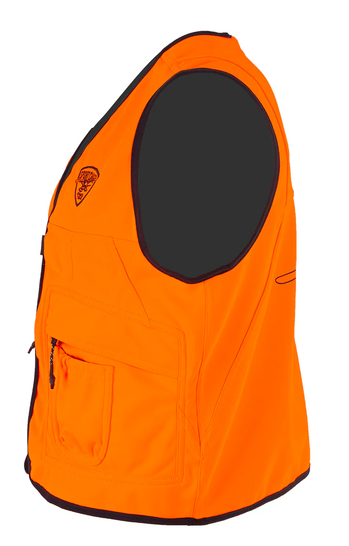 Gilet orange vif avec bordure noire, doté de plusieurs poches sur le devant. Le gilet affiche également un logo près de l'épaule gauche. Le gilet est conçu pour une grande visibilité et une grande utilité. La vue latérale montre des coutures détaillées et une poche zippée.