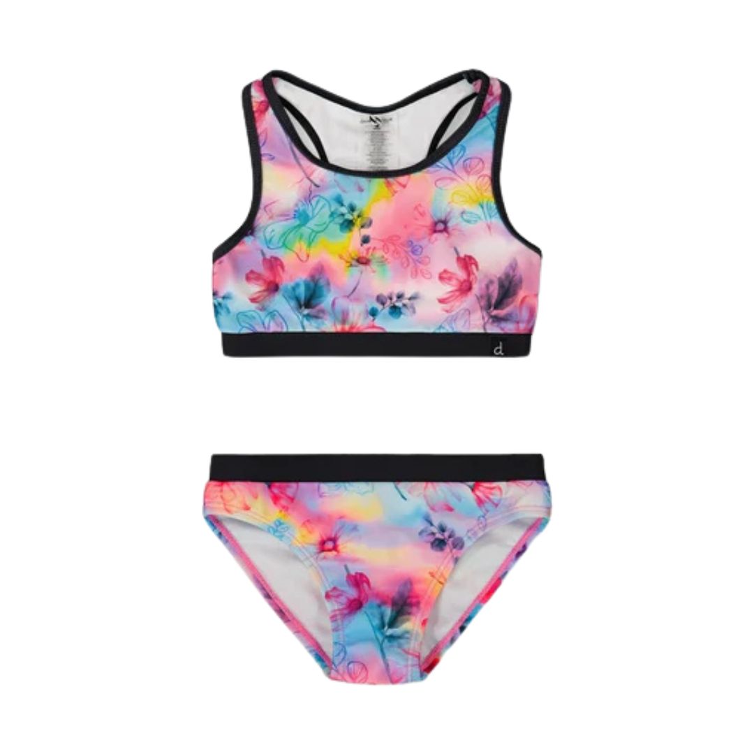 Maillot de bain deux pièces pour fille, orné d'un motif floral et aquarelle coloré. Le haut est un débardeur sportif avec une bordure noire, et le bas est orné d'une bordure noire assortie à la taille.
