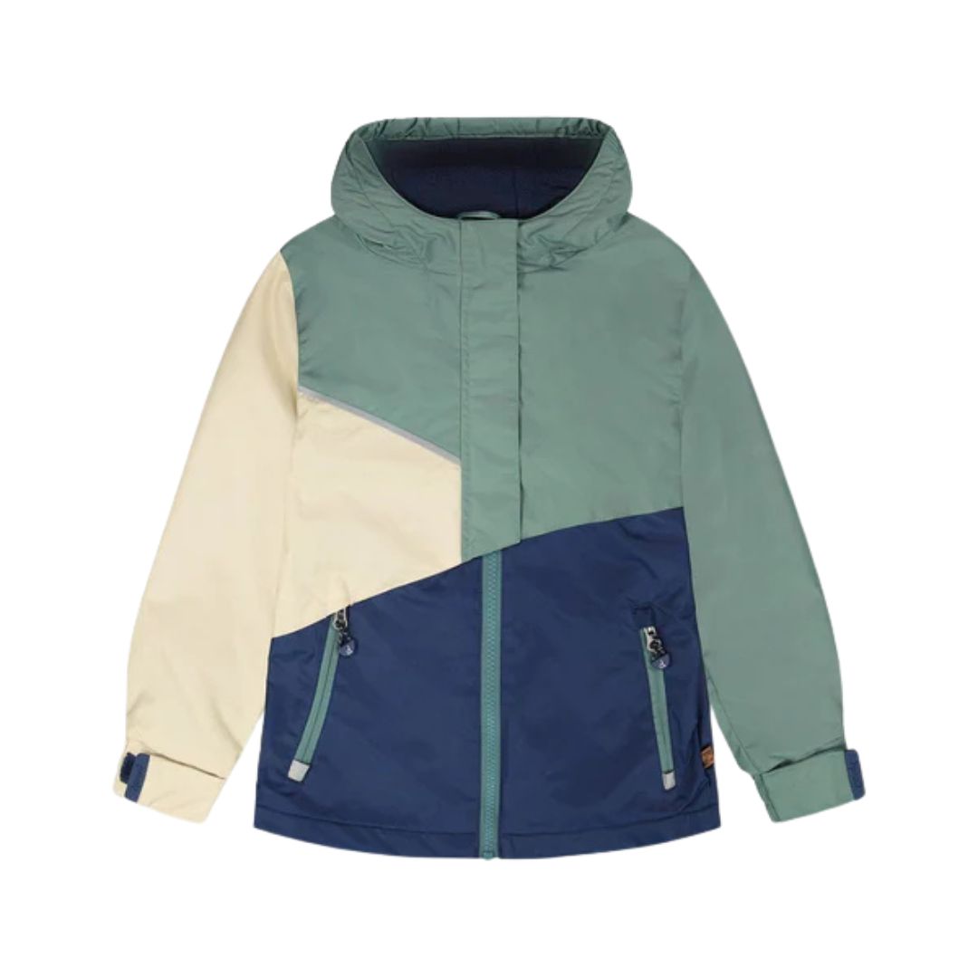 La veste MID-SEASON JACKET se compose d'empiècements verts, beiges et bleu marine, d'une capuche, d'une fermeture à glissière avec velcro, de deux poches zippées sur le devant et de poignets réglables. Montrée sur fond blanc.