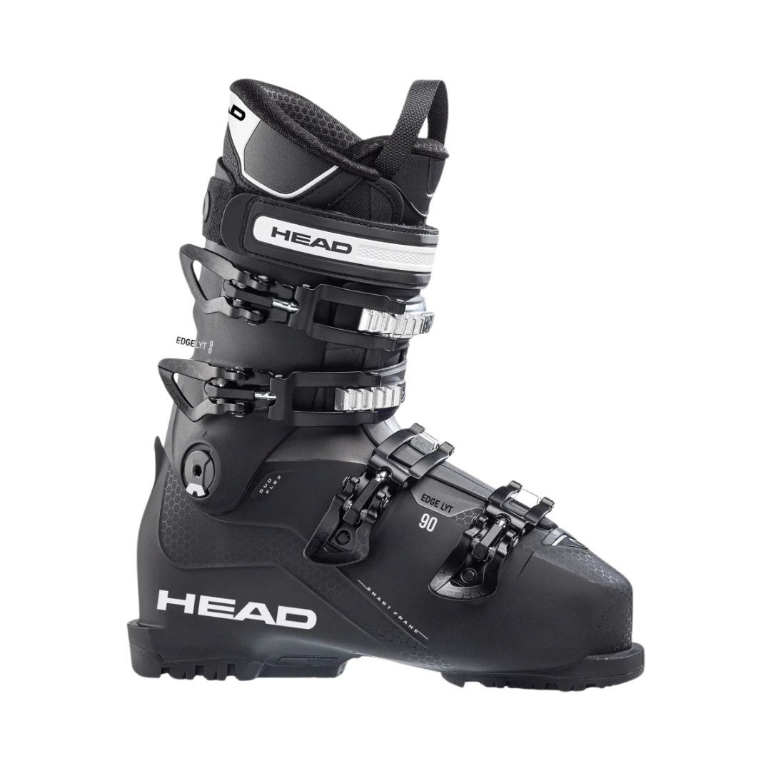 Chaussure de ski noire avec trois boucles réglables et logo blanc. La chaussure est dotée d'une semelle robuste et d'un support de cheville élevé, conçue pour la performance et le confort sur les pistes. Le nom de la marque "HEAD" est visible sur les parties inférieures et supérieures.