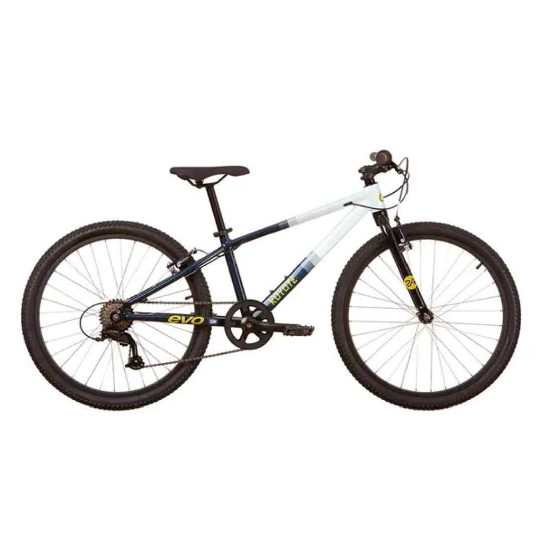 Vue latérale du VÉLO JUNIOR EVO KOYOTE 24, un vélo de montagne avec un cadre bleu foncé et blanc, des pneus noirs et un guidon plat, sur fond blanc. Le cadre porte les marques "evo" et "Rock Ridge".