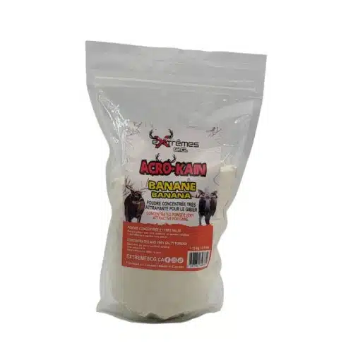 Un sac en plastique transparent, fermé et étiqueté "ACRO-KAIN BANANE 1.15KG" avec de la poudre blanche à l'intérieur, une étiquette rouge et jaune, et des images de cerfs en arrière-plan.