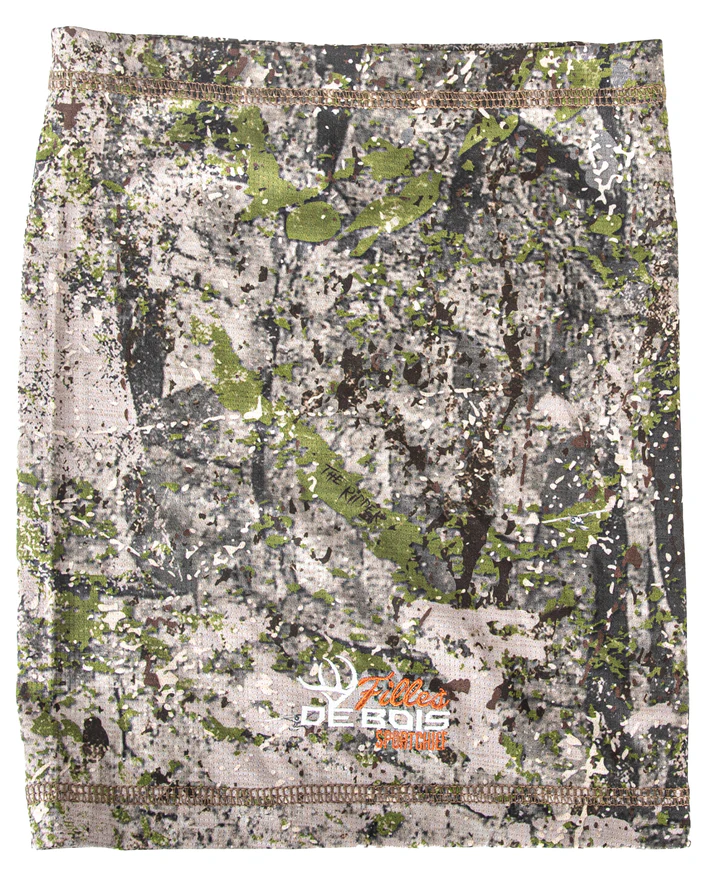 Cache-cou camouflage avec un mélange de motifs verts, marron et gris, adapté aux activités de plein air. La marque "Fillet d'EBOIS" est imprimée en bas ainsi qu'un logo représentant un bois de cerf et le mot "SHOOTING".